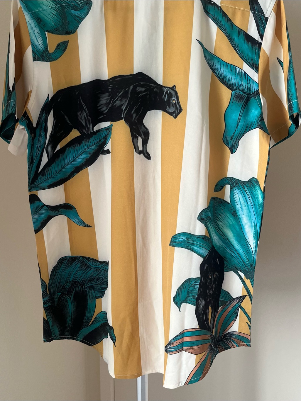 Mavrans Pantera Weekend Shirt Black Panther Floral Print Size S Nwt — image 7 of 8